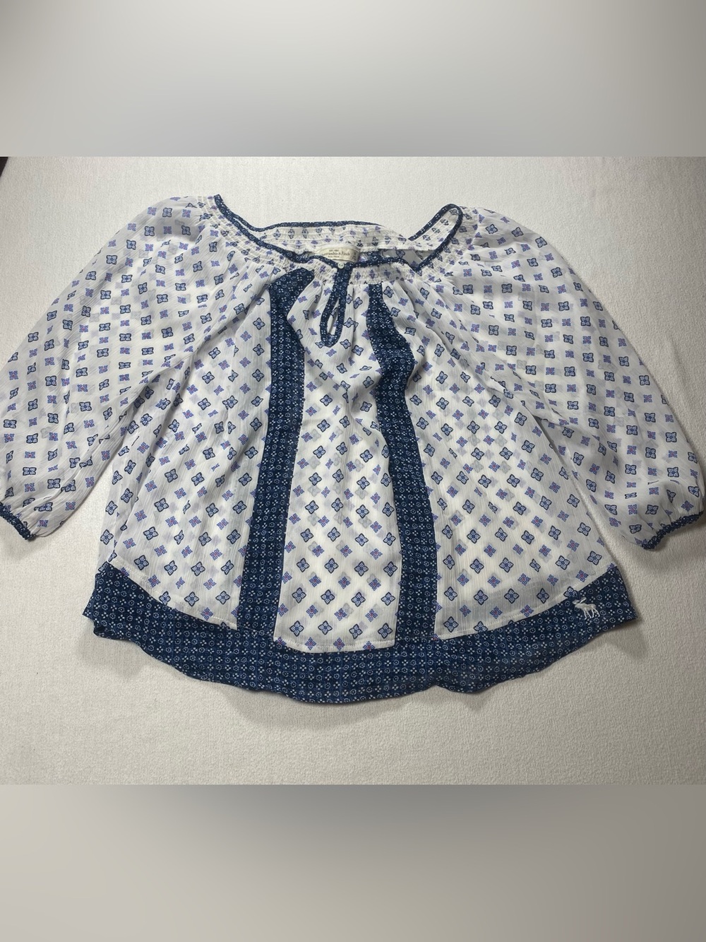Abercrombie & Fitch Y2K White and Blue Printed Peasant Top. See description.